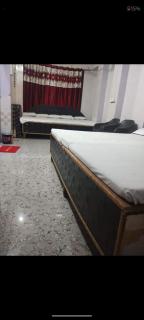 Radha krishna Niwas nr dasaswamedh ghat - 2