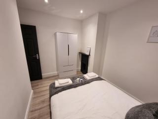 Modern 2 bedroom house in Greater London - Private Garden, Free Wifi and Parking - Dagenham - 1