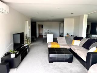 Central Apartment with Pool, Sauna & Small Gym - Whakatane - 0