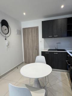 Loxwood House by MOTCH REALTY - 3