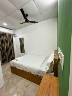 Hotel Metro Den - Cochin - 5