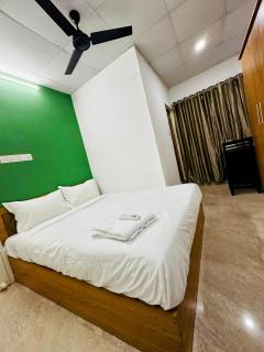 Hotel Metro Den - Cochin - 0