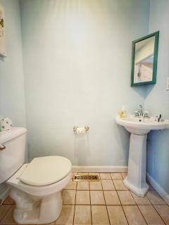 Barnstable Breeze with Seasonal Pool and Hotub - Barnstable - 4