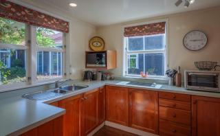 Black Cottage - Beautiful Central Cottage for Two - 5