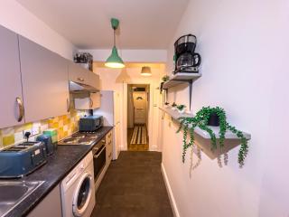 BauHaus 4 Bedroom House By AltoLuxoExperience Short Lets & Serviced Accommodation With Free Parking - Bristol - 4