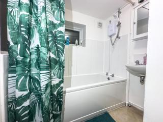 BauHaus 4 Bedroom House By AltoLuxoExperience Short Lets & Serviced Accommodation With Free Parking - Bristol - 1