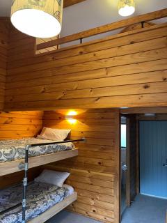 Smoke Lake Hot Springs Lodge & Camp - 5