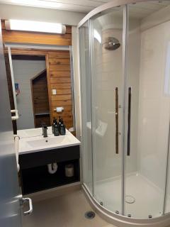 Smoke Lake Hot Springs Lodge & Camp - 8