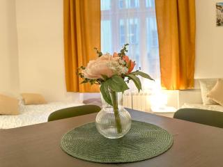 Cozy Apartment by Wenceslas Square and Main Train Station - Prague - 1