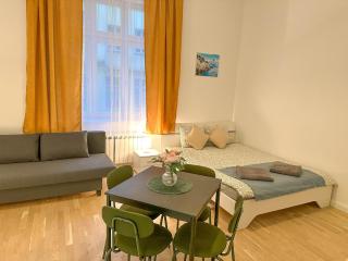 Cozy Apartment by Wenceslas Square and Main Train Station - Prague - 2