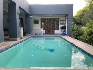 The Little Mongrel Bryanston - Johannesburg - 0