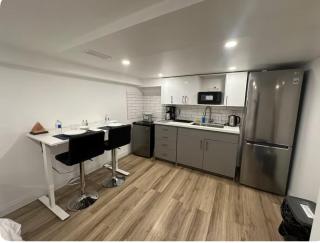 Pvt Studio Near Waterloo Airport & Minutes to Downtown - Kitchener - 1