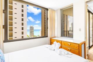 Waikiki Banyan T2-22nd with Partial Ocean View - 5