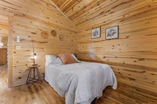 Cabin 1 - Peaceful Cabin Near River with Fire Pit and Hot Tub - 4