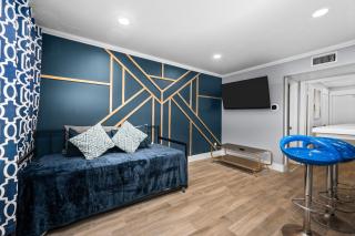 Modern Comfort Retreat with King Bed & Free Park - 1