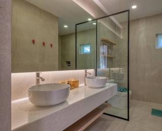 Thirty Degrees in February, Khao Tao, Hua Hin - 1