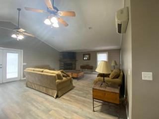 Cedar Point Farm Cabin - - 9