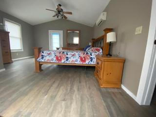 Cedar Point Farm Cabin - - 4