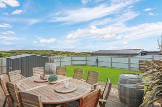 2 bdrm house near beach sleeps 5 - 5