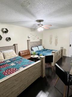 Rr11 Private Bathroom Two Queen Bed - Brampton - 0