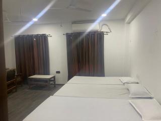 Laxmi Whitehouse Hotel - - 0