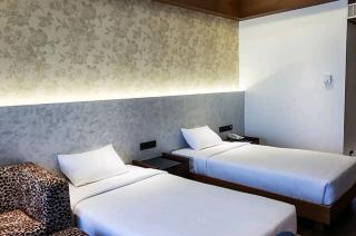 Diana Heights Luxury Hotel - Nedumbassery - 8