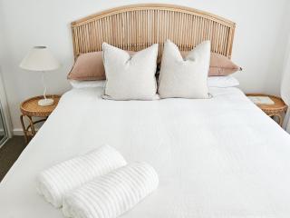 Plunge Pool, Walk to Beach, Olas Villa 6 - Anna Bay - 6