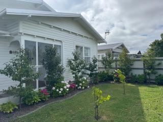 Luxury Magnolia Bungalow - Hastings - 9