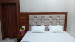 Mangalam guest house - Mathura - 1