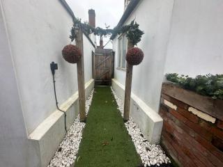 Pass the Keys Honeymooners Heven - Colchester - 7