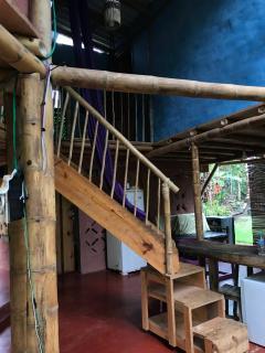 Casa de bambu e garrafas no litoral de Serra Grande - 7