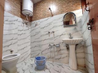 Young Bombay guesthouse - Srinagar - 2