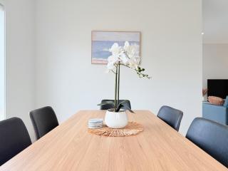 Serene Escape 4BR 25Bath Retreat in Rochedale - 2