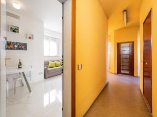 Cozy apartment in the green, close to Blue and Red Metro - Milan - 8