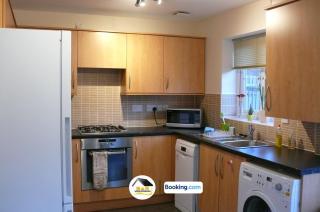 3 Bedroom House By B and R Serviced Accommodation Amesbury With Wifi & Free Parking - Amesbury - 4