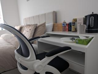Spacious Room With Kingsize Bed - Dinnington - 3