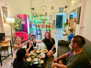 Social Backpacker Hostel & Rooftop Bar - Battambang - 0