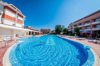 Studio - Sleeps 4 & Access to Pools - 0