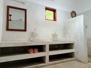 Peace and Love Garden - 4