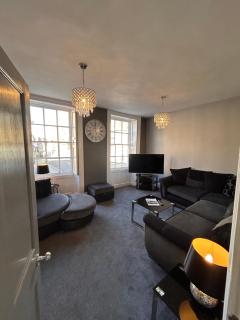 No1 Townhouse - Luxury Spacious 2 bedroom townhouse, central location - 0