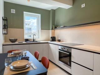 Cityscape Oasis, Stylish & Cozy Apt, Private Parking - Braşov - 6