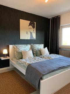 Cozy Apartment - 2 BR, Spacious Kitchen, Balcony, Top Location - Hemsbach - 0