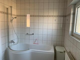Cozy Apartment - 2 BR, Spacious Kitchen, Balcony, Top Location - Hemsbach - 4