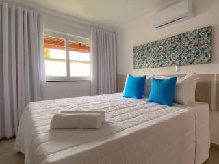Casa em condomínio a 200m da praia em Arraial D'ajuda, com 3 suites, sala climatizada, área gourmet privativa, Internet 300MBPS, condomínio com piscinas adulto e infantil, sauna, quadra de beach tenis e portaria 24hrs. - 4