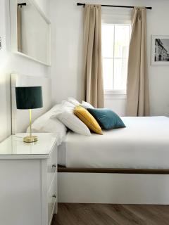 Grand Central House - Luxe Penthouse Studio - GibraltarStay Apartments - 4