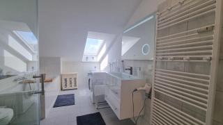 CEC-Spezial, 2 Wohnungen nebeneinander, bis 12 Personen, Klimaanlage, Parkplätze - 8