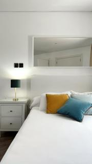 Grand Central House - Luxe Penthouse Two Bedroom - GibraltarStay Apartments - 4