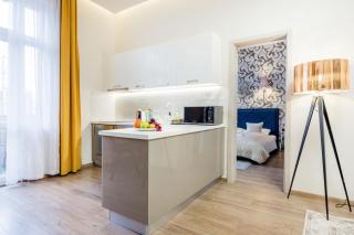 Stunning 3BRM 3BATH Julie Balcony & City Views - 2
