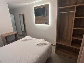 Hostal Restaurant Can Barala - 7