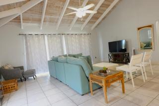 Nadhi - Waterfront House - Turtle Cove - 8